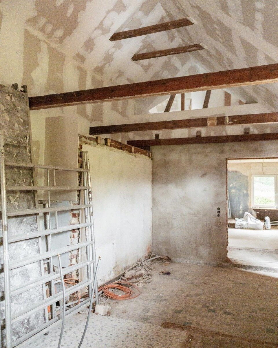 Faire du neuf avec du vieux! La maison minimaliste de Sarah à Tannenkamp est un ancien bâtiment rénové datant de 1932. De nombreux éléments d'origine ont pu être conservés.