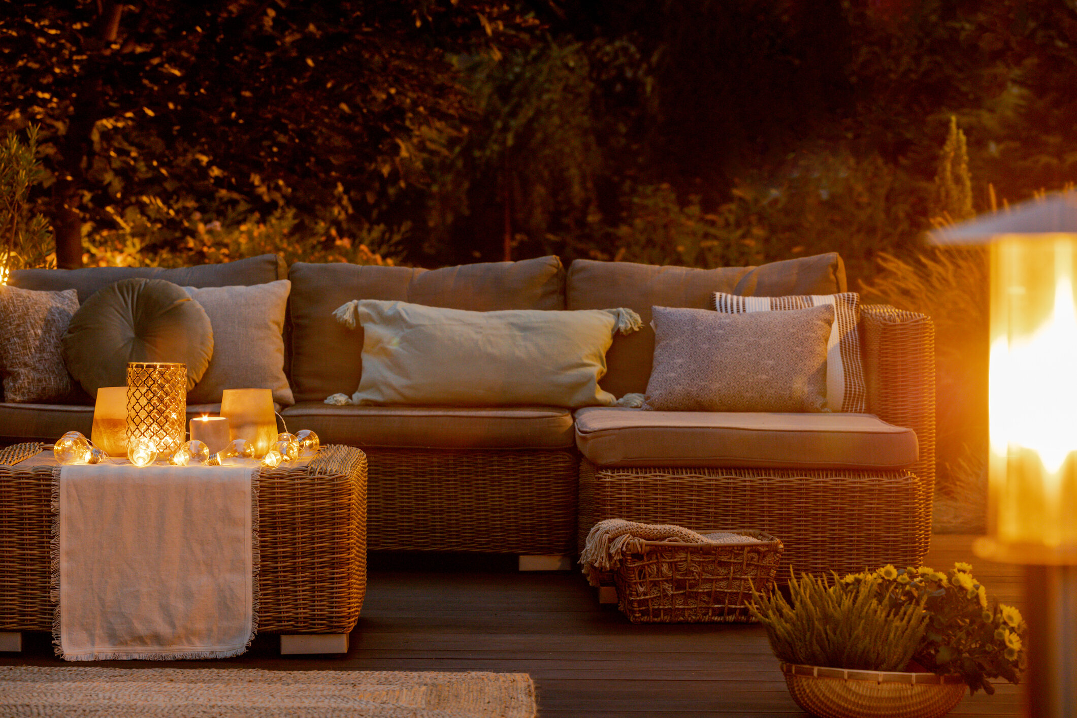 Un salon en plein air : une source d'inspiration lumineuse pour un confort rayonnant